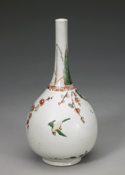 清康熙 五彩梅鹊图胆式瓶故宫博物院藏