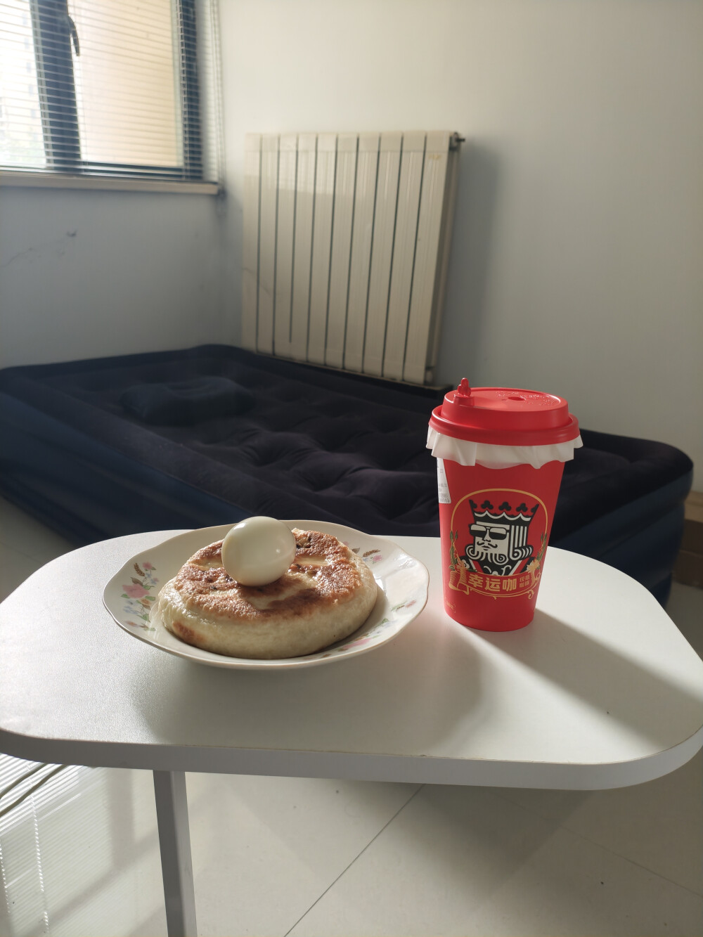 10.20 可可红茶拿铁 豆沙饼 水煮蛋