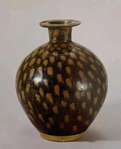 ▲ [北宋] 黑釉锈斑瓶韩国首尔 国立中央博物馆藏