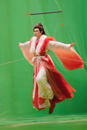 神隐  鴻奕  李昀税