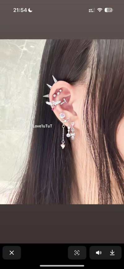 好好看好好看好好看
理？风格吧 这么多钉一定不行啊