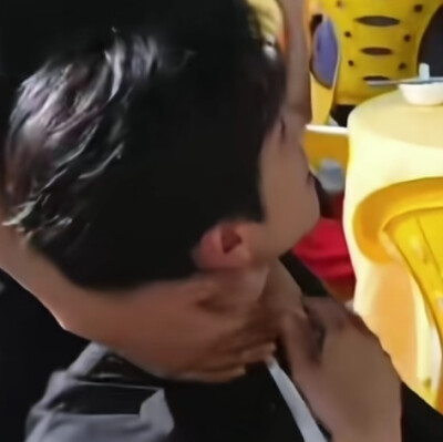 弟弟为什么这样看我