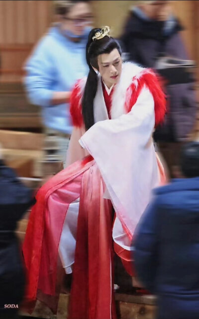 神隐 鴻奕 李昀税