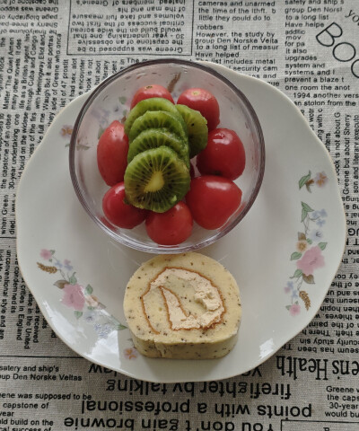 11.30 猕猴桃 圣女果 蛋糕卷