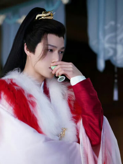 神隐 鴻奕 李昀税