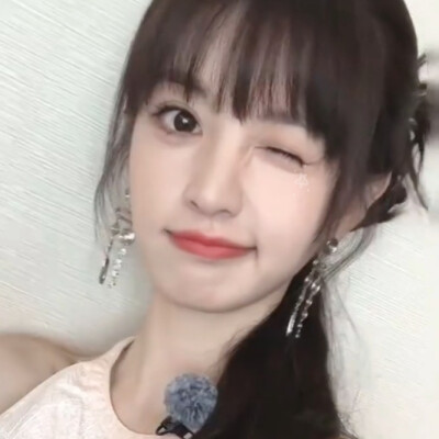 我好喜欢这套呀，他拍自拍都好看！