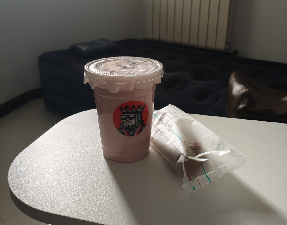 11.25 玫瑰海盐椰乳茶 面包