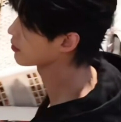 妹妹买菜哥哥结账