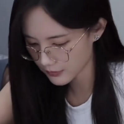 在我最不顾一切的时候你犹豫了 还好你犹豫了 浅尝辄止 感谢命运高抬贵手