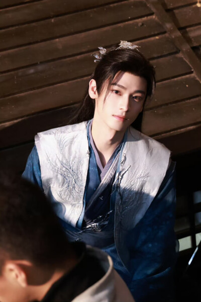  入青云 言笑 全伊伦