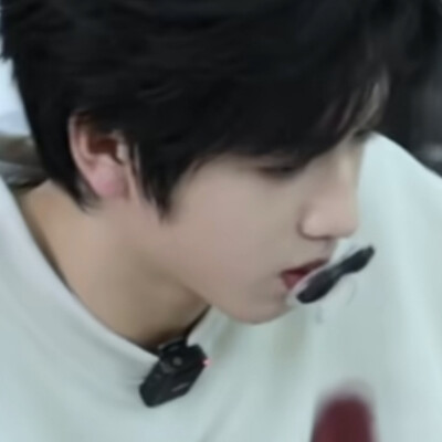 走tx就是我的死期，被发现一天回一段的我五秒钟发一次空间，那我老冯都在天上飞了