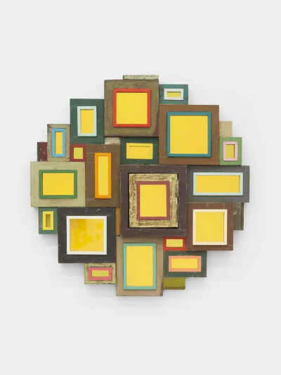 宋冬，《大成若缺 Φ70 No. 02》，旧木窗、镜子、镜框、玻璃，70cm × 70cm × 6cm，2020年-2023年