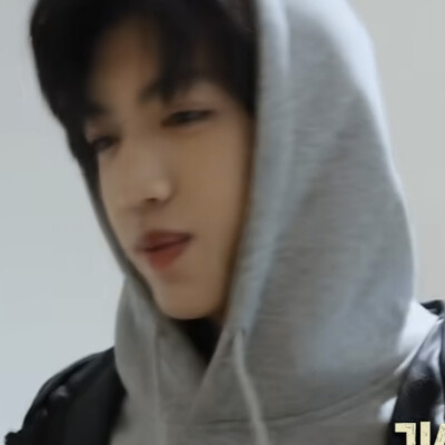 你是我的唯一呀，我们只有彼此，不要有别人好不好，你只有我，我也只有你，好吗(´-ω-`)