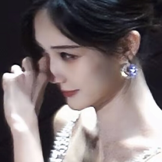 在我最不顾一切的时候你犹豫了 还好你犹豫了 浅尝辄止 感谢命运高抬贵手