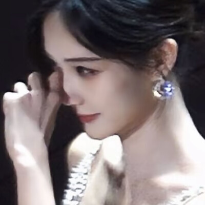 在我最不顾一切的时候你犹豫了 还好你犹豫了 浅尝辄止 感谢命运高抬贵手