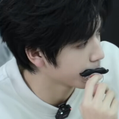 走tx就是我的死期，被发现一天回一段的我五秒钟发一次空间，那我老冯都在天上飞了