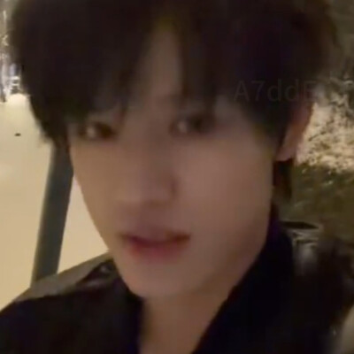 也许世界上有5000朵和你一样的花，但只有你是我独一无二的玫瑰，如果你下午4点来，那么从3点起我就会感到幸福。如果想和他创造羁绊，就要承担掉眼泪的风险，我们不怕掉眼泪但是要值得