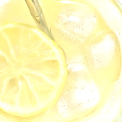  我本是豪门千金却遭清纯绿茶陷害 家族不认我这个女儿 未婚夫抛我而去 我隐姓埋名在一富豪人家做仆人 一不小心与大少爷陷入爱河 在大少爷地支持下我卷土重来 一脚踏入我的家族大门 缓缓开口吐出几个字：来爱奇…