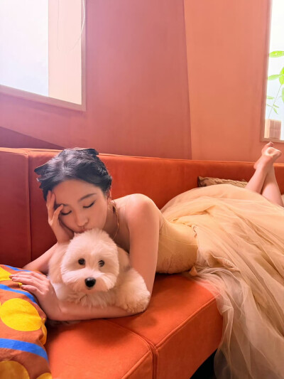 刘亦菲德芙巧克力芙气杯广告
刘亦菲德芙巧克力全球品牌代言人2025.12.10