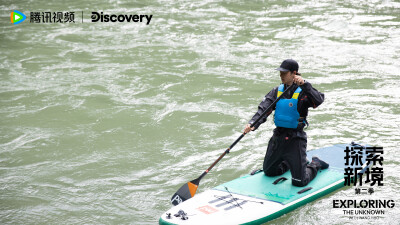 探索新境：
#王一博开拓攀岩新线路# EP06人物剧照请查收！在切卡莫斯河体验白水桨板，在森林中做户外抱石运动，在加拿大狮子湾开启一博的首攀项目！和@UNIQ-王一博 一起为斯阔米什的旅程倒计时吧！#探索新境登顶计划…