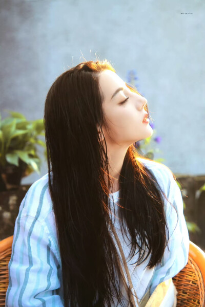 - 迪丽热巴 / 聂九罗 。