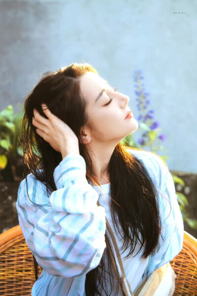 - 迪丽热巴 / 聂九罗 。