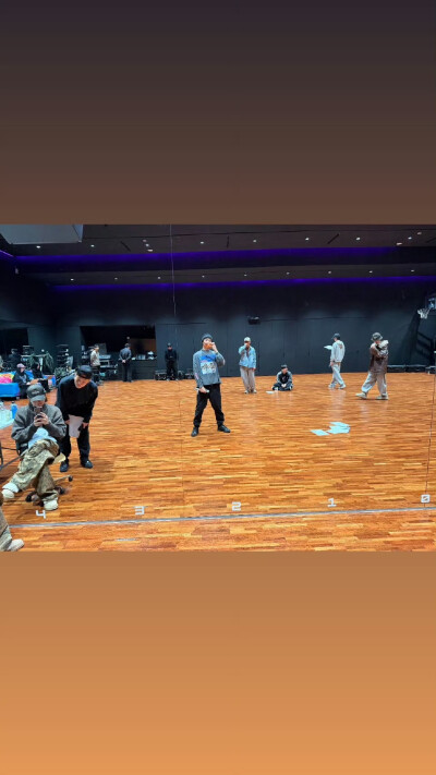 251212
金南俊更新story