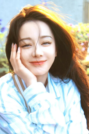 - 迪丽热巴 / 聂九罗 。