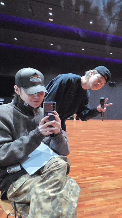 251212
闵玧其更新story