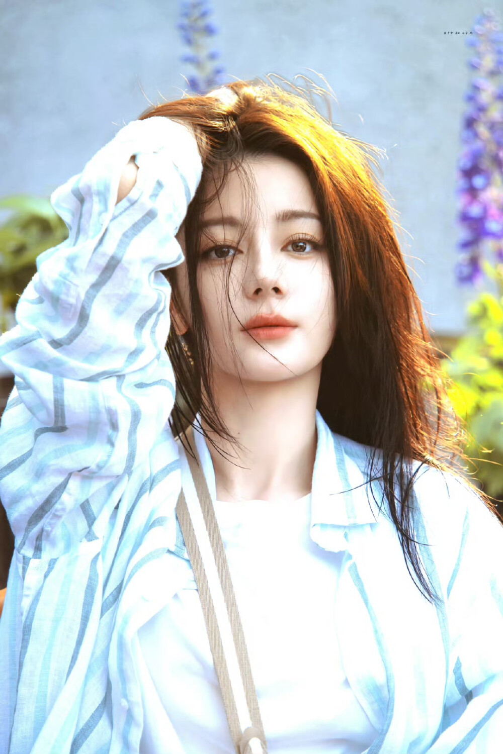 - 迪丽热巴 / 聂九罗 。