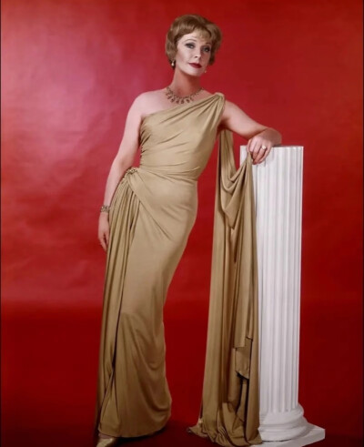 1961年，费雯丽在电影《罗马之春》拍摄造型行型录