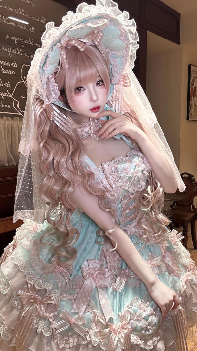 一下就get到了低腰款啊，穿上真的好像洋娃娃呀