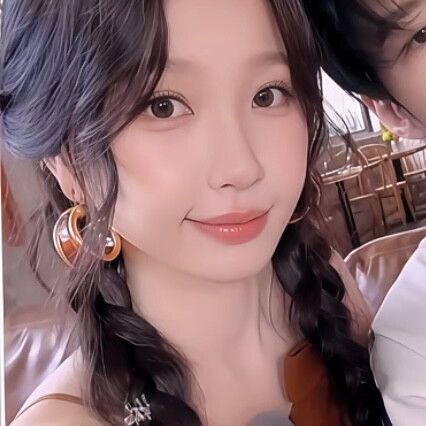 你在左边我紧靠右