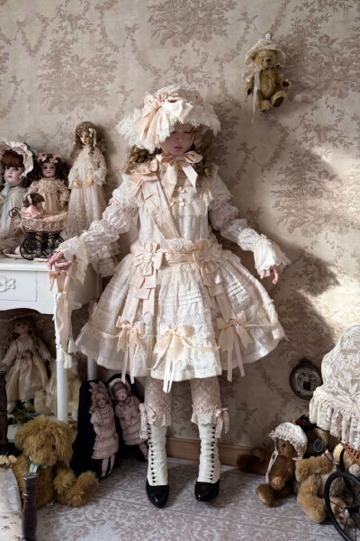 一下就get到了低腰款啊，穿上真的好像洋娃娃呀