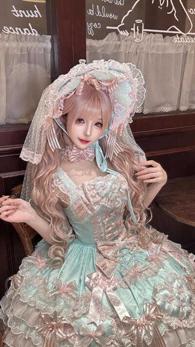 一下就get到了低腰款啊，穿上真的好像洋娃娃呀