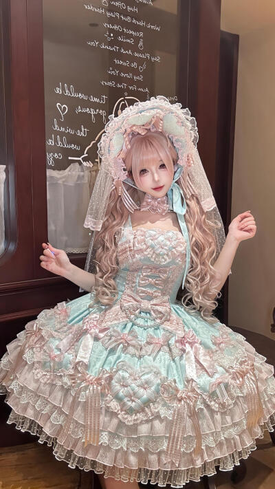 一下就get到了低腰款啊，穿上真的好像洋娃娃呀