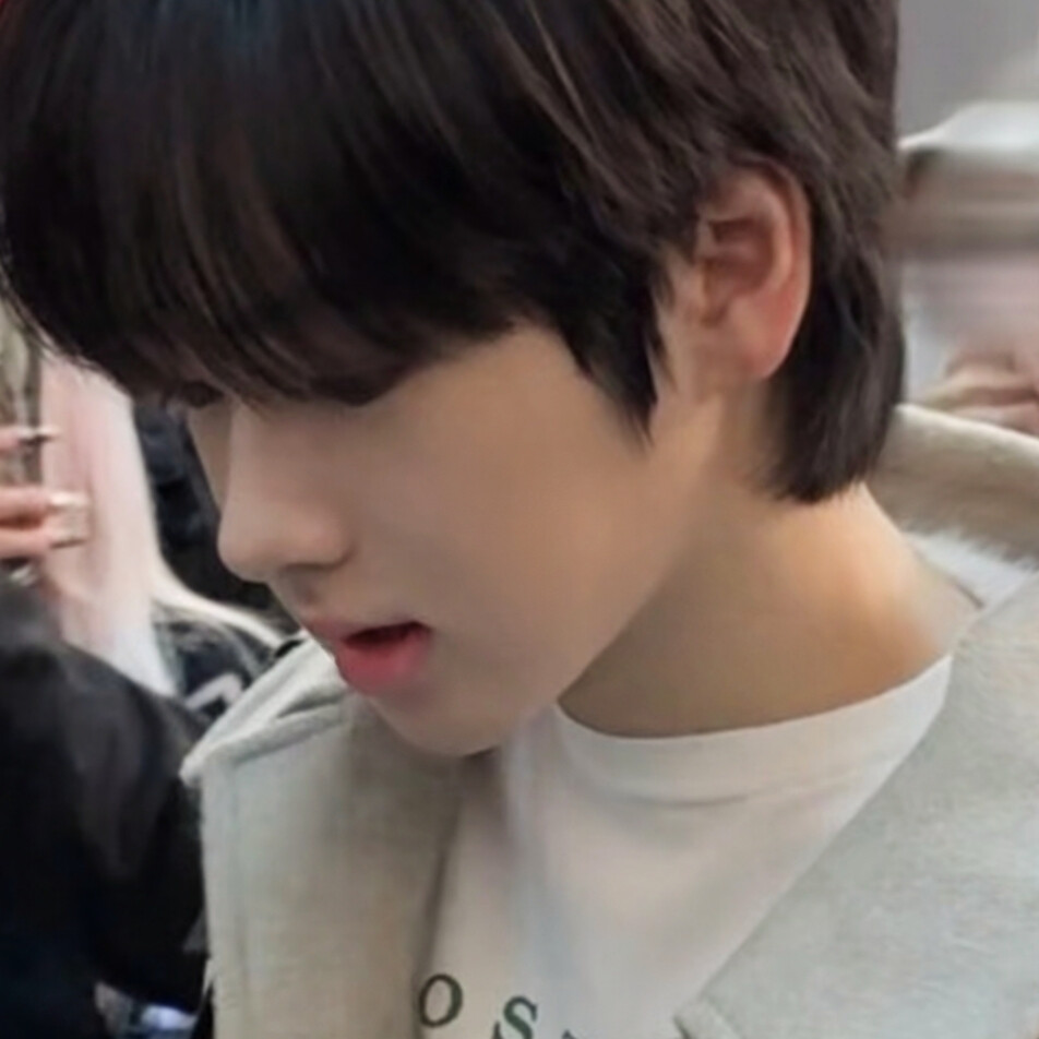 ψ( • ̀ω •́ キ)↝