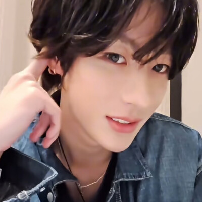 遇到难回答的问题，又不说话了