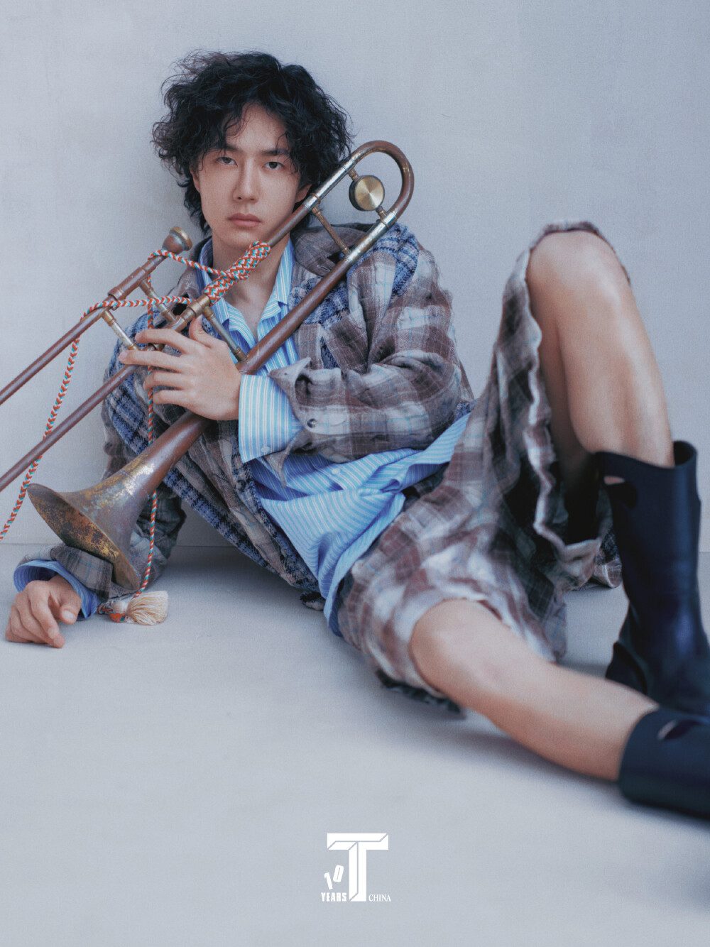 #王一博T锦绣12月刊封面#
#王一博纯粹素颜杂志大片#
#王一博一个人的狂欢杂志大片# ​​​