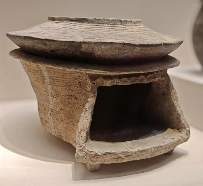 新石器期时代 仰韶文化陶釜、陶灶中国国家博物馆藏