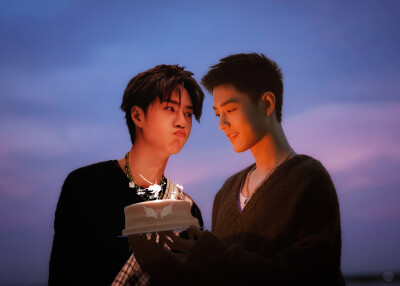 一个人为什么会喜欢喜欢上另一个人，至少不要那么喜欢吧，只是在自己头上犁拴缰.
我想带一人回云深不知处，带回去藏起来.
等待这个词其实很迷人，如果有谁愿意为你等待那一定是很幸福的，不管是家人还是爱人。虽然我…