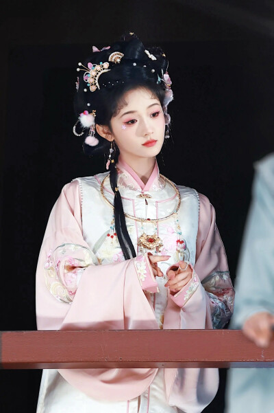 糟糕，和闺蜜一起穿书后把反派玩坏了 苏春禾