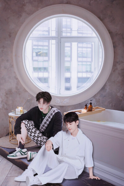 一个人为什么会喜欢喜欢上另一个人，至少不要那么喜欢吧，只是在自己头上犁拴缰.
我想带一人回云深不知处，带回去藏起来.
等待这个词其实很迷人，如果有谁愿意为你等待那一定是很幸福的，不管是家人还是爱人。虽然我…