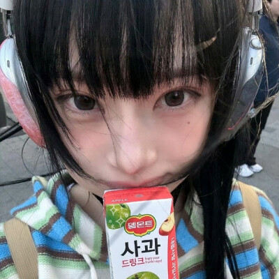 懒得单发了，此女是自拍之神吧！