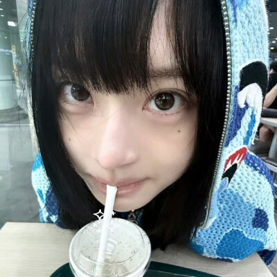 懒得单发了，此女是自拍之神吧！