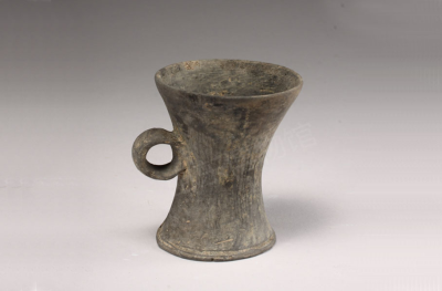 新石器时代 大汶口文化灰陶单把杯山东博物馆藏