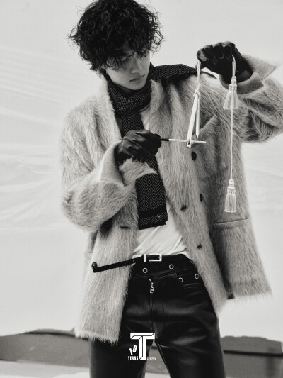 #王一博T锦绣12月刊封面#
#王一博纯粹素颜杂志大片#
#王一博一个人的狂欢杂志大片# ​​​