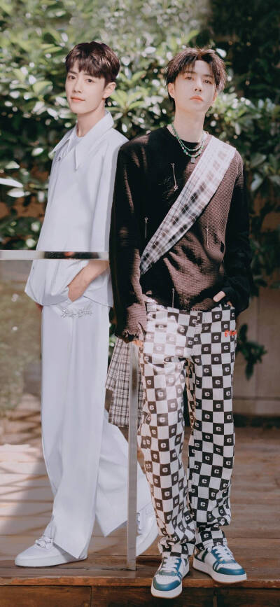 一个人为什么会喜欢喜欢上另一个人，至少不要那么喜欢吧，只是在自己头上犁拴缰.
我想带一人回云深不知处，带回去藏起来.
等待这个词其实很迷人，如果有谁愿意为你等待那一定是很幸福的，不管是家人还是爱人。虽然我…