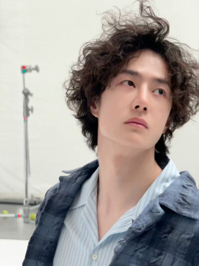 #王一博[超话]# · #王一博T锦绣12月刊封面#
整点小实况[收到]@UNIQ-王一博 ​​​