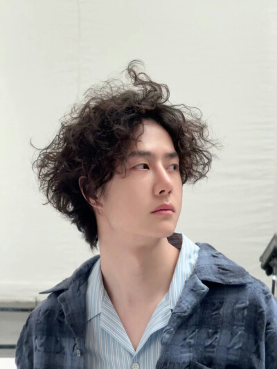 #王一博[超话]# · #王一博T锦绣12月刊封面#
整点小实况[收到]@UNIQ-王一博 ​​​